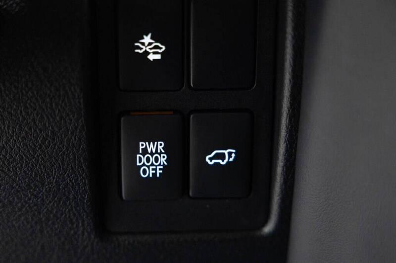 2021 Lexus LX 570 Three-Row