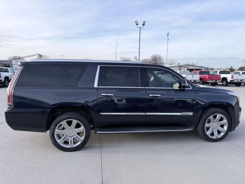 2017 Cadillac Escalade ESV Luxury