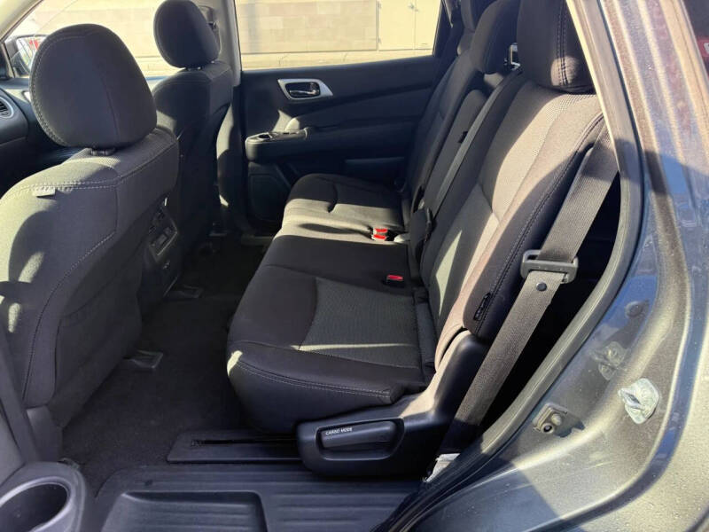 2020 Nissan Pathfinder SV