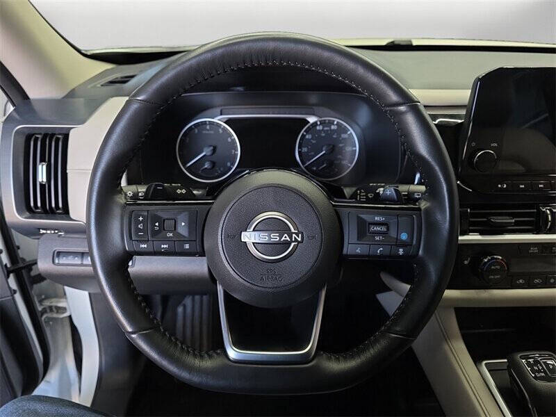 2024 Nissan Pathfinder SL