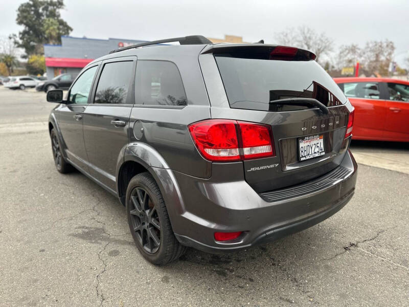 2015 Dodge Journey SXT photo 4