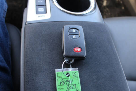 2013 Toyota Prius v Five