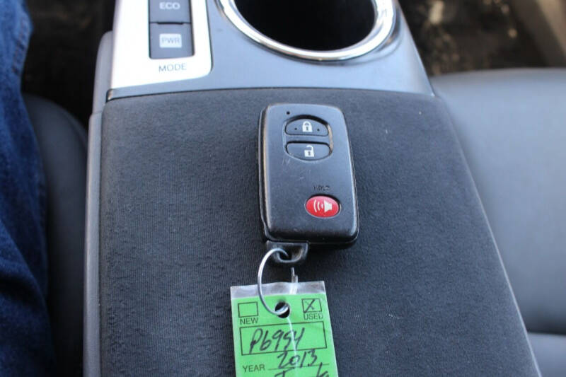 2013 Toyota Prius v Five
