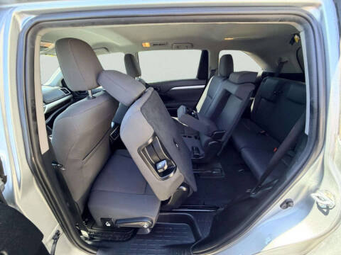 2019 Toyota Highlander LE