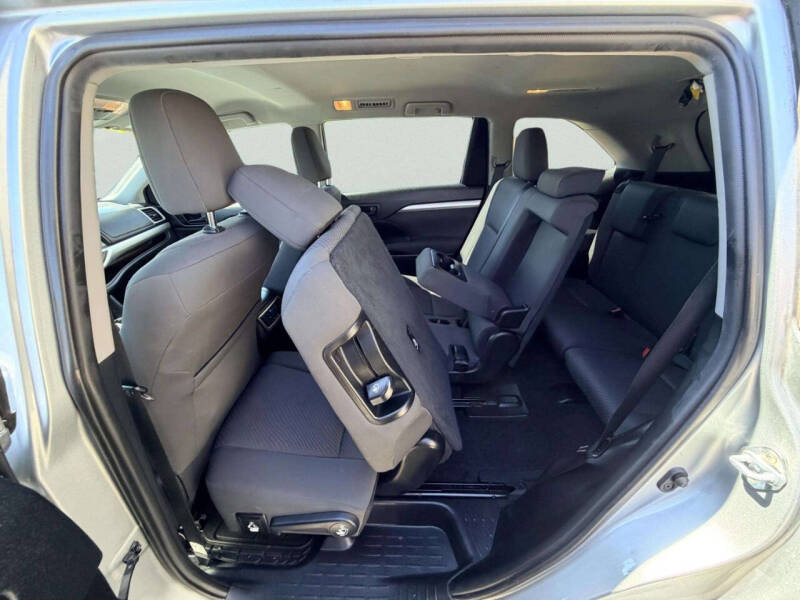 2019 Toyota Highlander LE