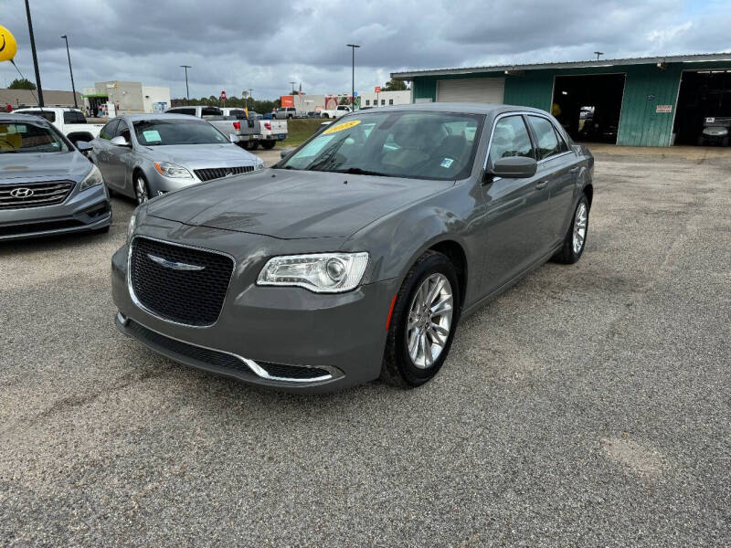 2018 Chrysler 300 Touring photo 4