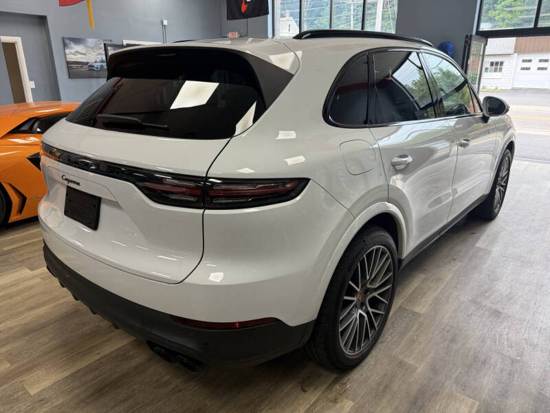 2023 Porsche Cayenne Platinum Edition