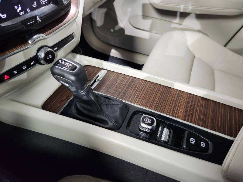 2021 Volvo XC60 T5 Momentum