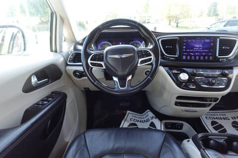 2017 Chrysler Pacifica Touring-L Plus