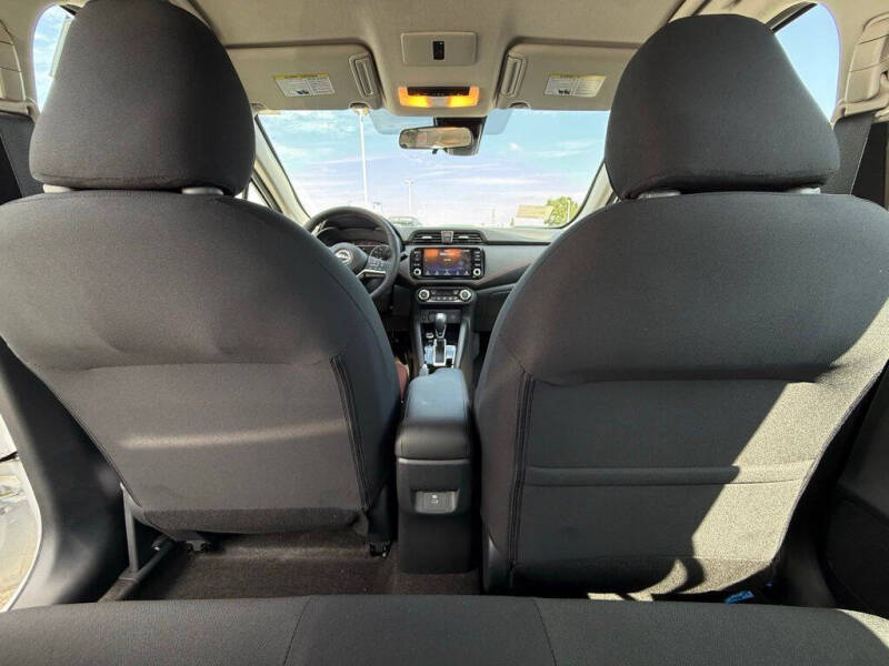 2025 Nissan Versa SR