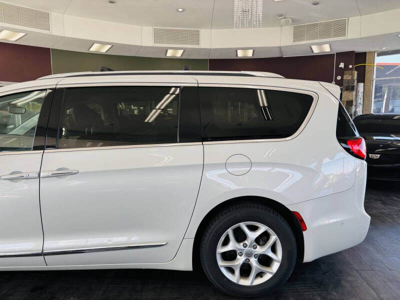 2017 Chrysler Pacifica Touring-L Plus