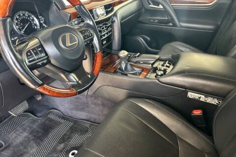 2017 Lexus LX 570