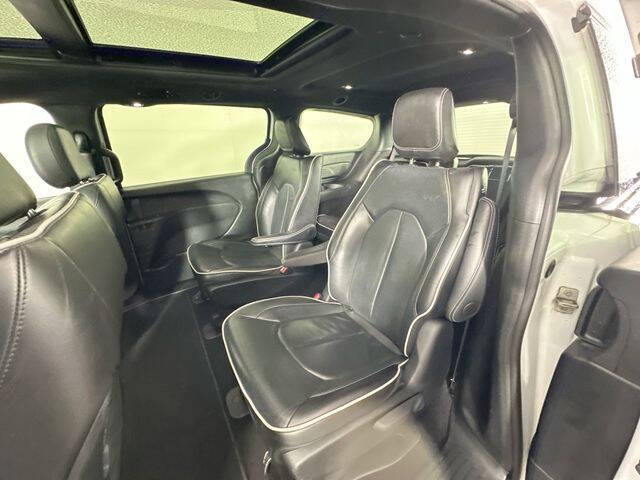 2024 Chrysler Pacifica Plug-In Hybrid Select