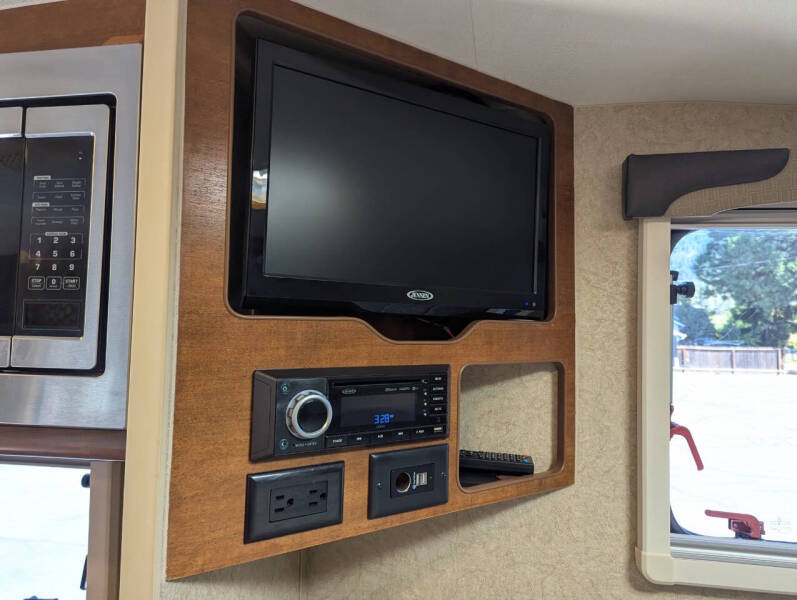 2020 Lance Camper 650 / 15ft