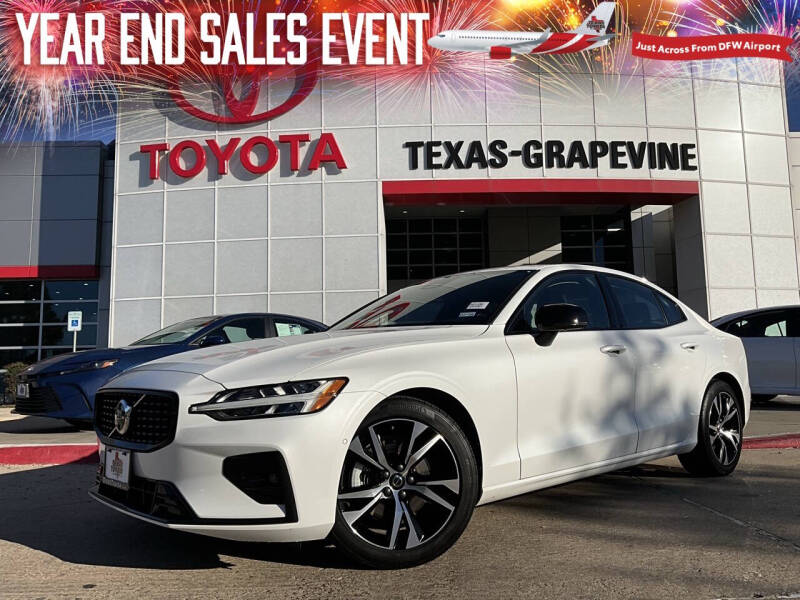 2024 Volvo S60 B5 Plus Dark Theme