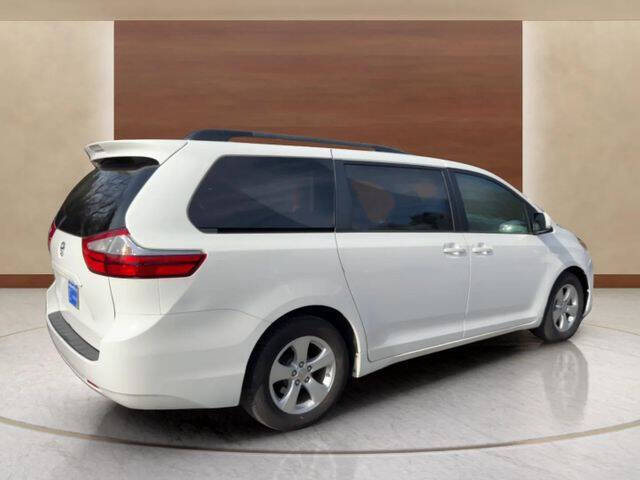 2016 Toyota Sienna LE 8-Passenger