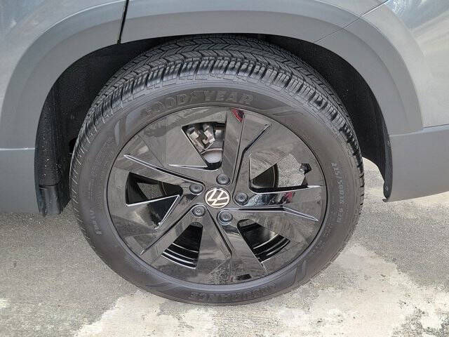 2025 Volkswagen Taos SE