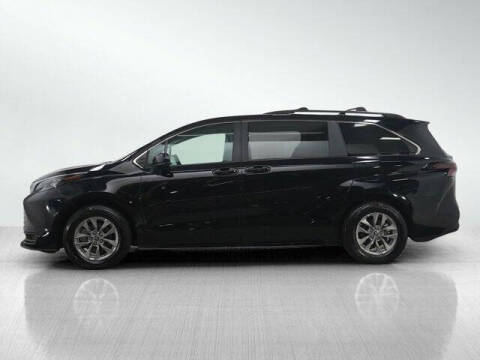 2024 Toyota Sienna LE 8-Passenger