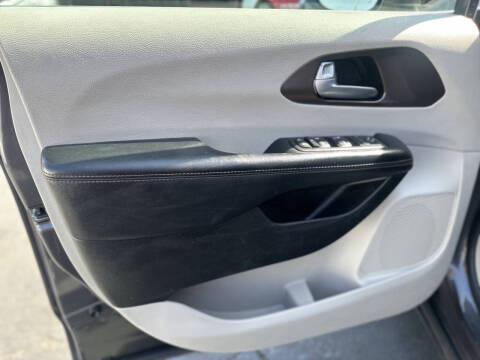 2017 Chrysler Pacifica Touring-L