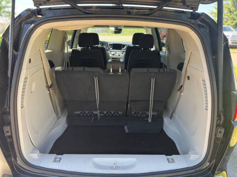 2022 Chrysler Voyager LX