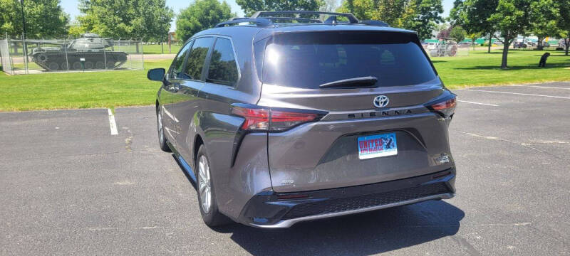 2022 Toyota Sienna XSE 7-Passenger