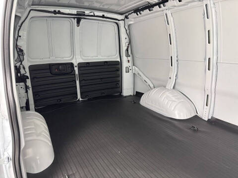 2025 Chevrolet Express 2500