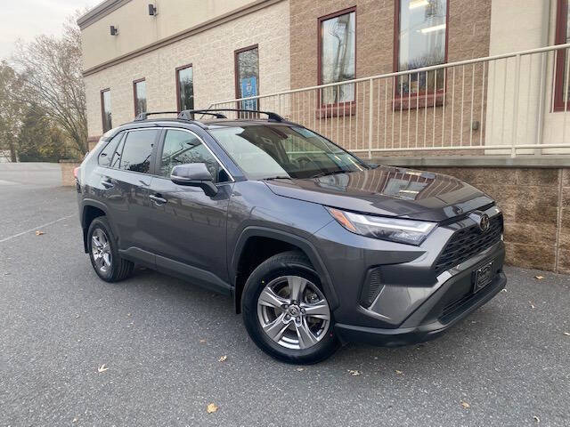 2023 Toyota RAV4 XLE's photo