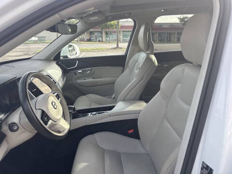 2020 Volvo XC90 T6 Momentum 7-Passenger