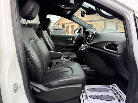 2025 Chrysler Pacifica Select