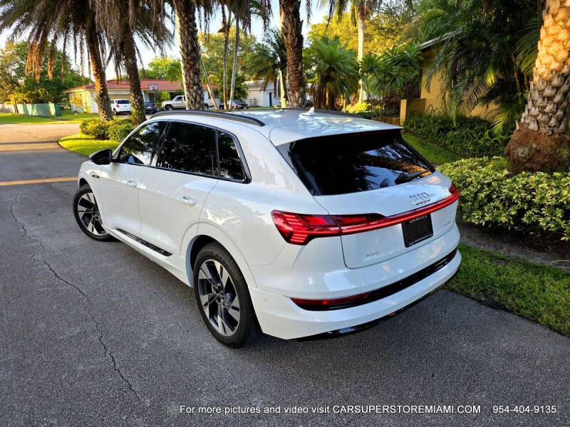 2021 Audi e-tron quattro Premium