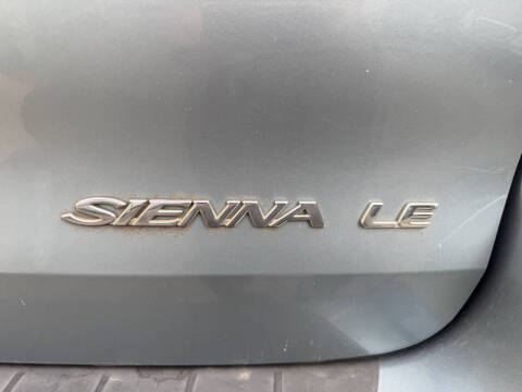 2004 Toyota Sienna LE 7 Passenger