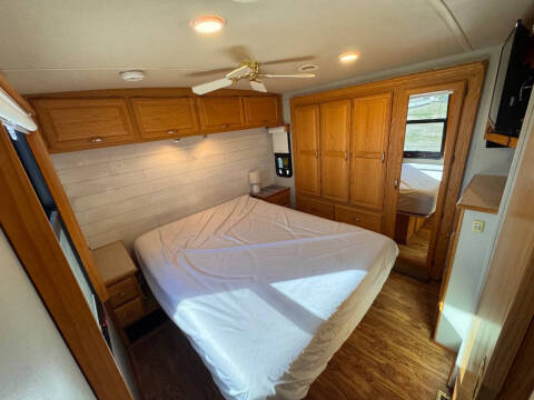 2005 Winnebago Journey