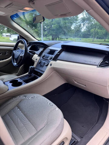 2018 Ford Taurus SE