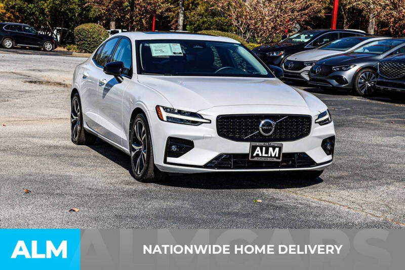 2024 Volvo S60 B5 Core Dark Theme