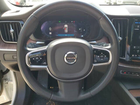 2023 Volvo XC60 B5 Plus Dark Theme