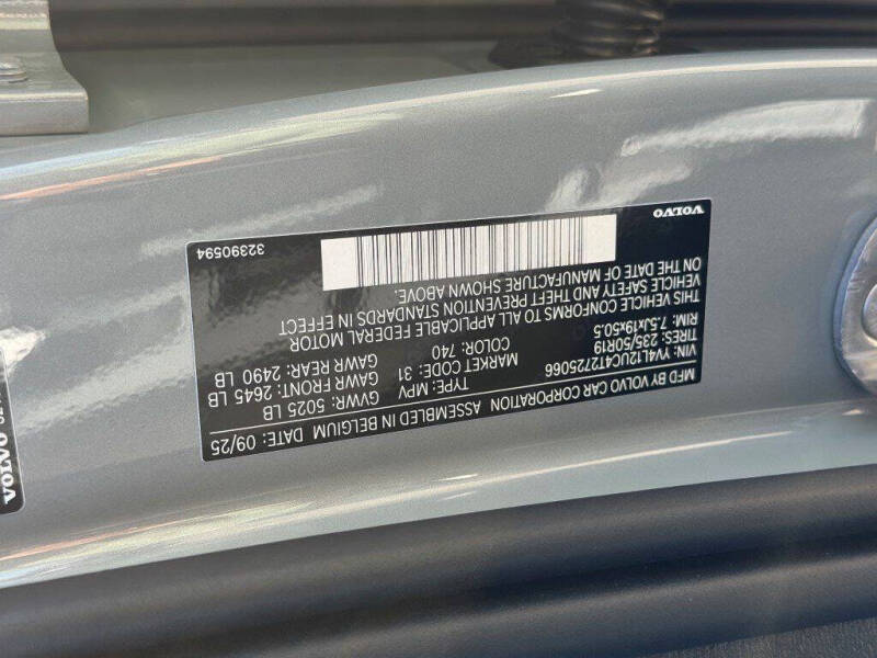 2026 Volvo XC40 B5 Plus