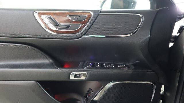 2017 Lincoln Continental Select