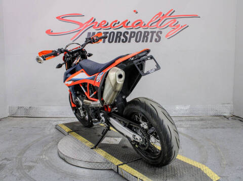 2024 KTM 690 SMC R