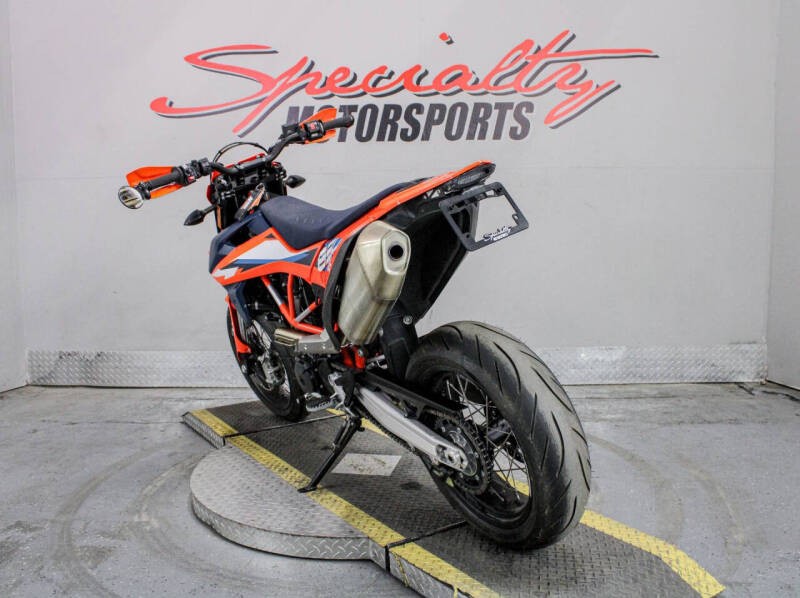 2024 KTM 690 SMC R