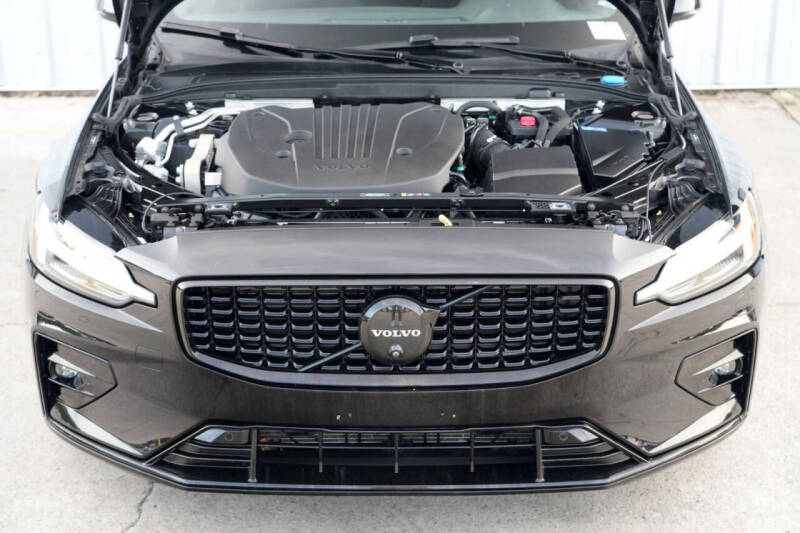 2024 Volvo S60 B5 Plus Black Edition