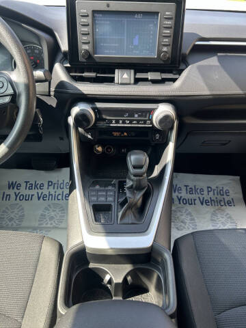 2019 Toyota RAV4 LE