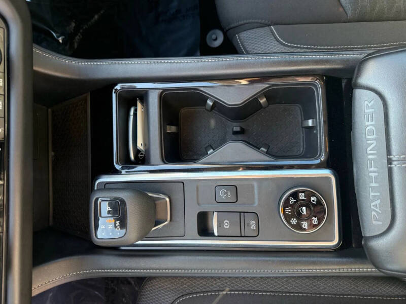 2023 Nissan Pathfinder SV