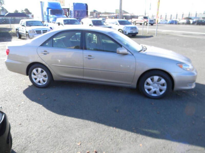2005 Toyota Camry LE