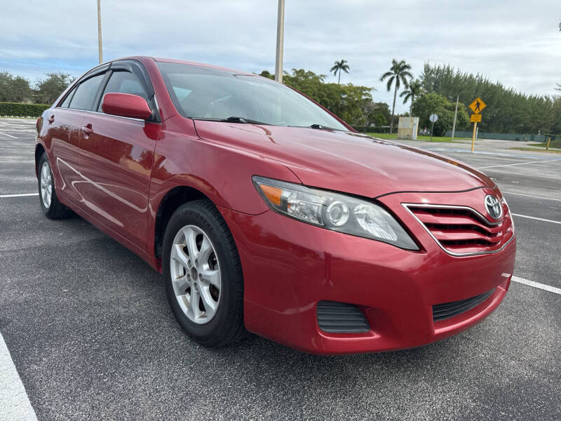 2011 Toyota Camry LE's photo