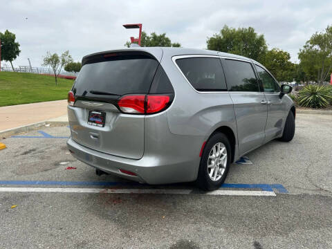 2017 Chrysler Pacifica LX