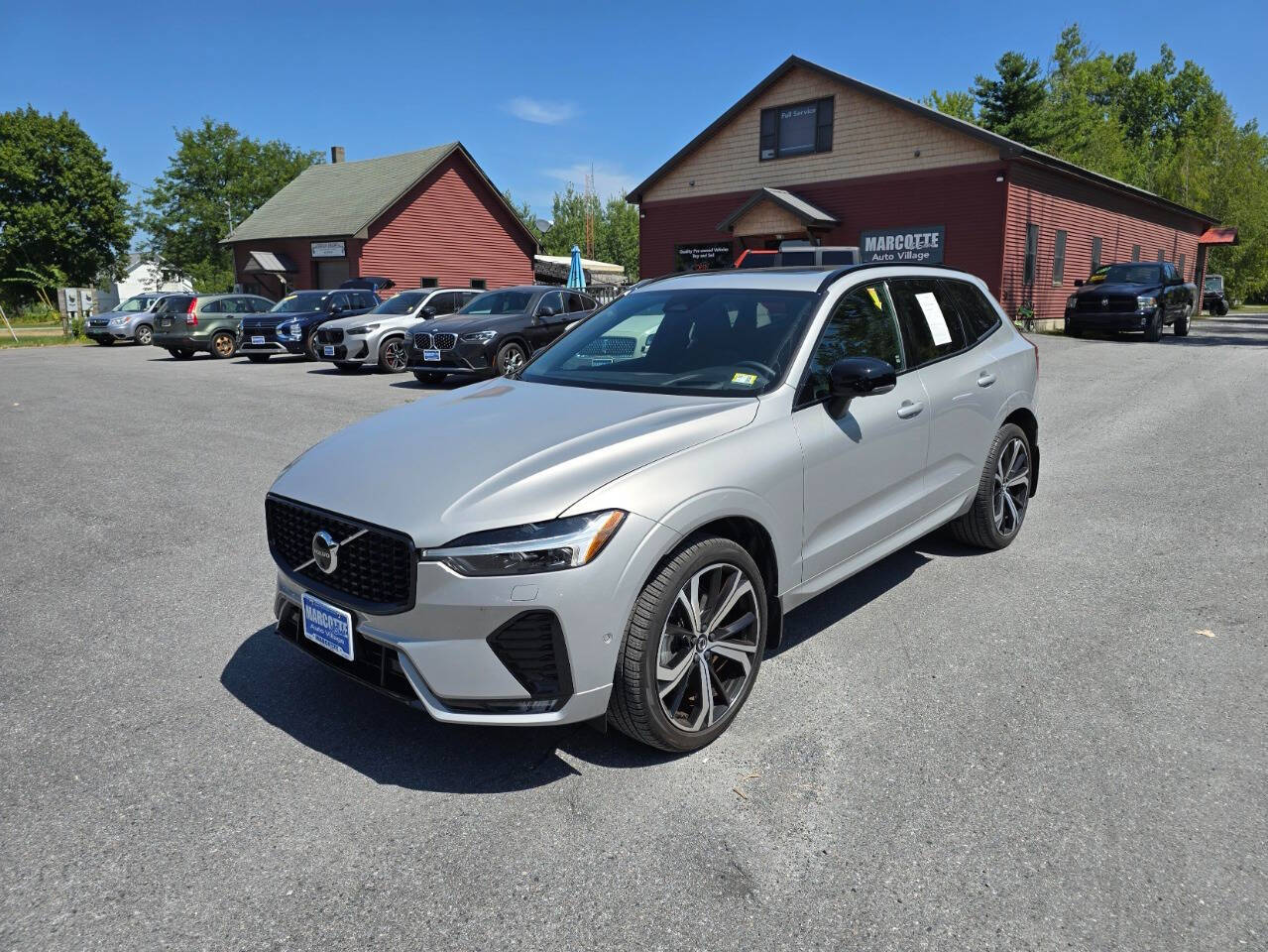 Gray 2022 Volvo XC60 B6 R-Design AWD B6 R-Design 4dr SUV 1