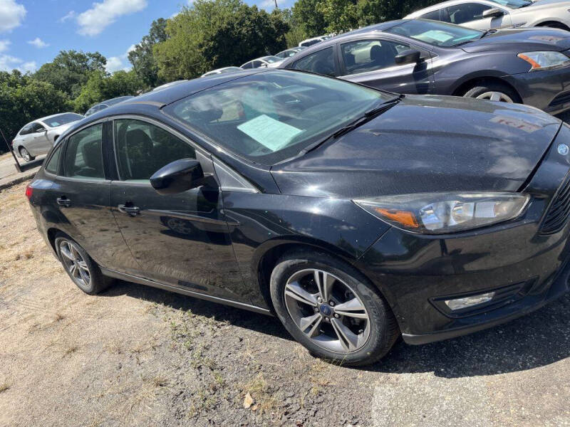 2018 Ford Focus SE's photo