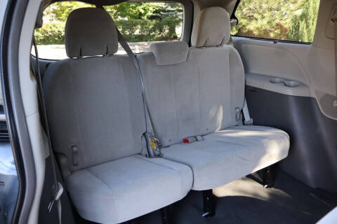 2011 Toyota Sienna LE 7-Passenger Auto Access Seat