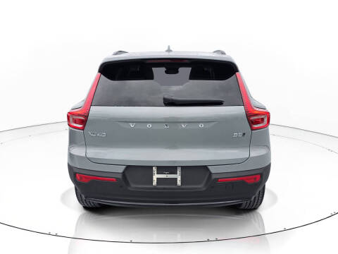 2026 Volvo XC40 B5 Plus