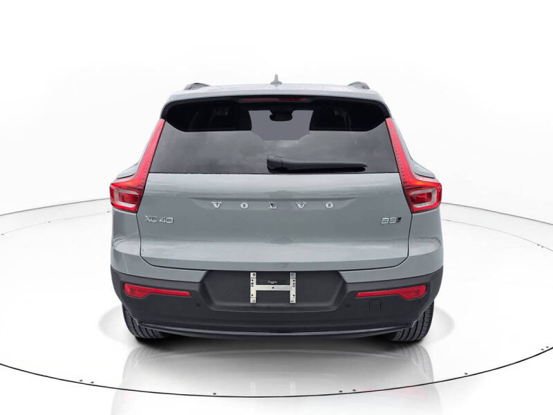 2026 Volvo XC40 B5 Plus